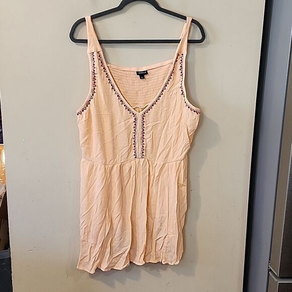 Cute Torrid top size 4 - Picture 1 of 6